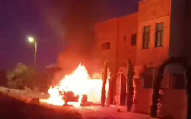 Palestinian killed as settlers torch homes and cars in West Bank village